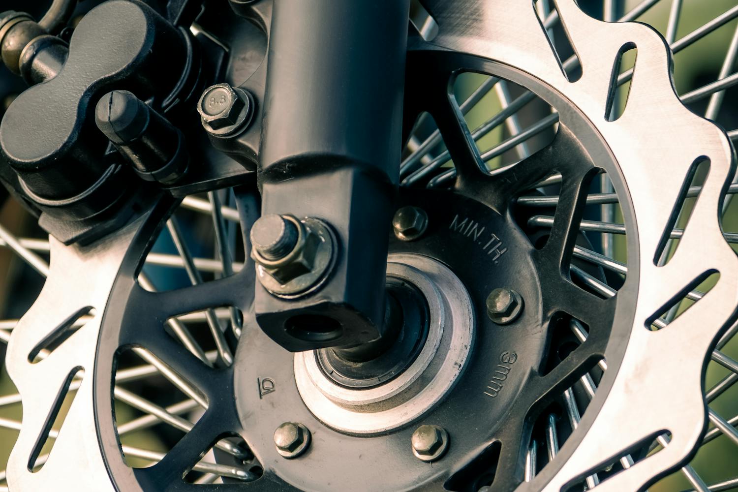 Cel mai bun etrier pentru Passat B6 — Ghid complet: Cel mai bun etrier pentru Passat B6 și cum să-l alegi corect