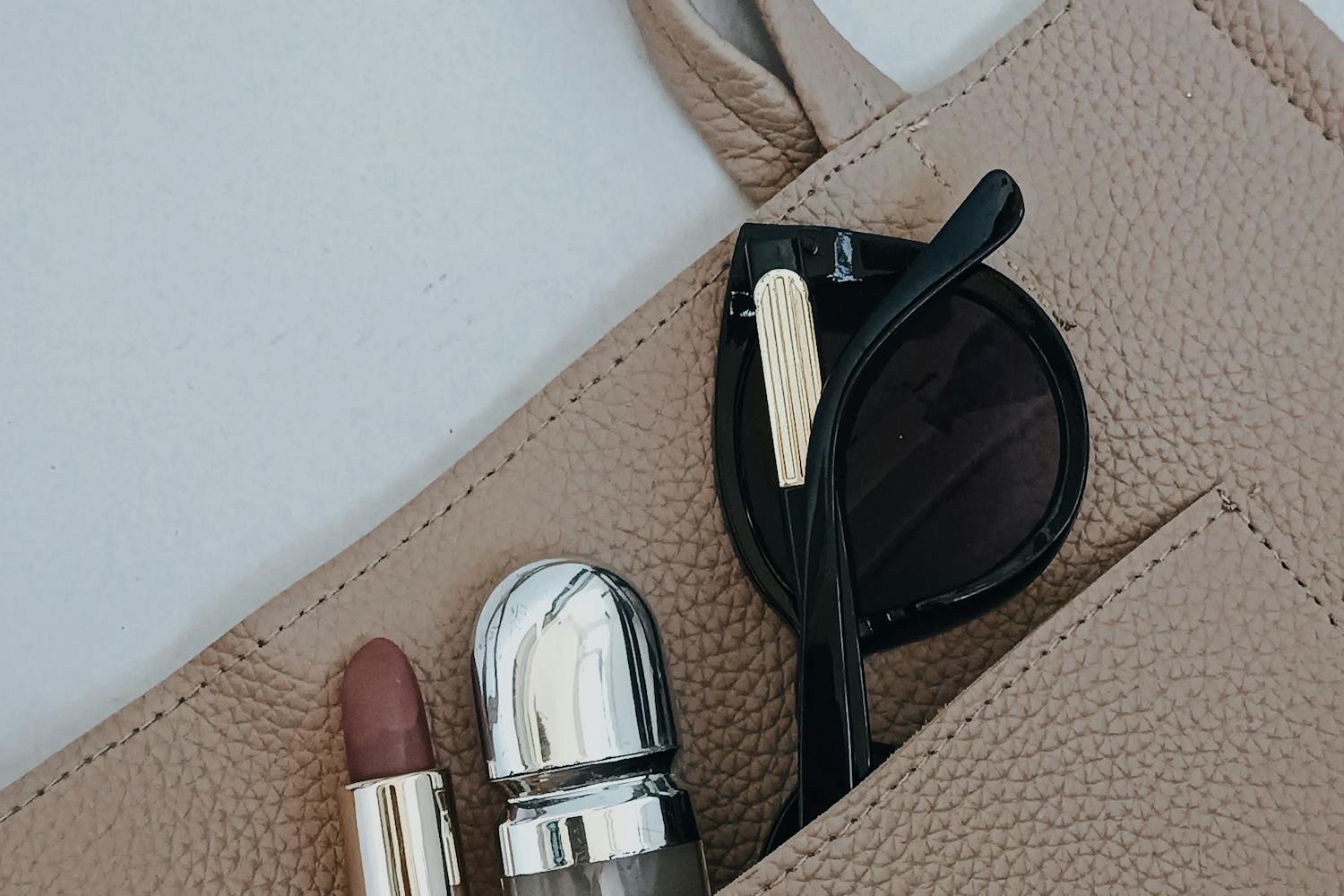 Cel mai bun parfum pentru femei: Ghidul complet pentru a alege aroma perfectă