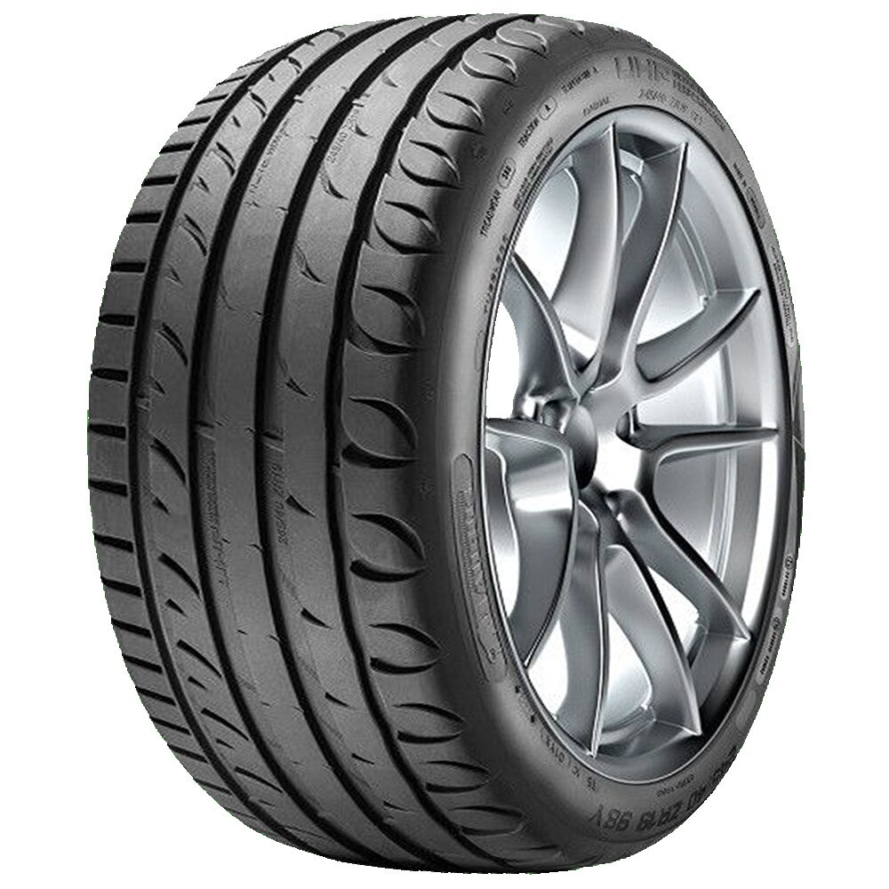 Taurus Ultra High Performance 245/40 R18